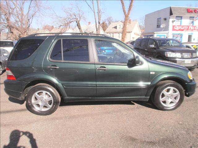 2001 Mercedes-Benz M Class 3500 SLT Dually