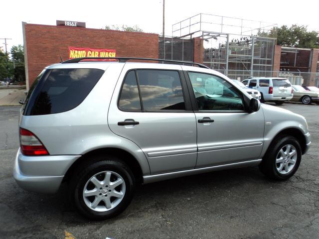 2001 Mercedes-Benz M Class 3500 SLT Dually