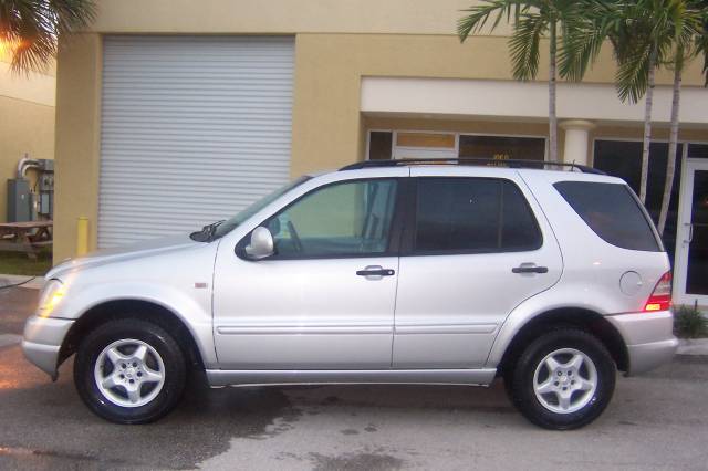 2001 Mercedes-Benz M Class AWD Wagon Automatic VERY NICE