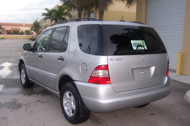 2001 Mercedes-Benz M Class AWD Wagon Automatic VERY NICE