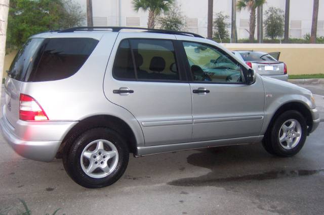 2001 Mercedes-Benz M Class AWD Wagon Automatic VERY NICE