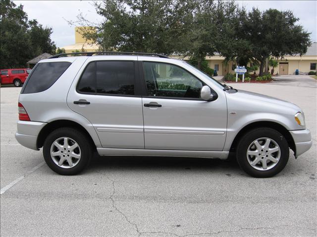 2001 Mercedes-Benz M Class 3500 SLT Dually