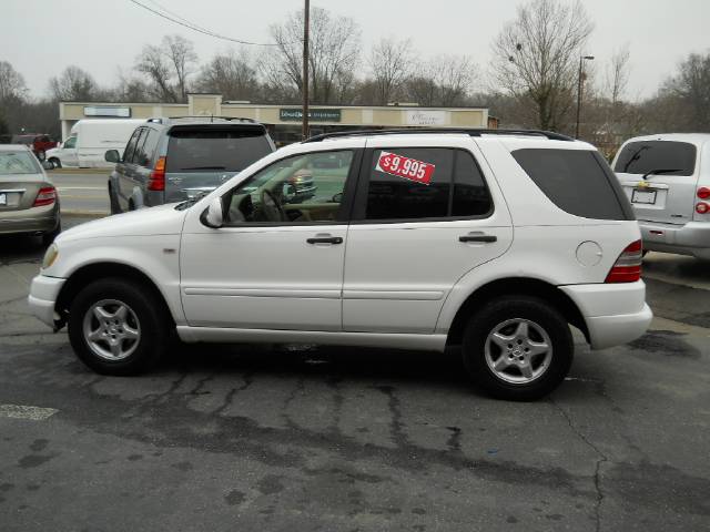 2001 Mercedes-Benz M Class AWD Wagon Automatic VERY NICE