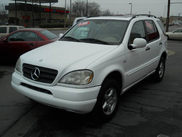 2001 Mercedes-Benz M Class AWD Wagon Automatic VERY NICE