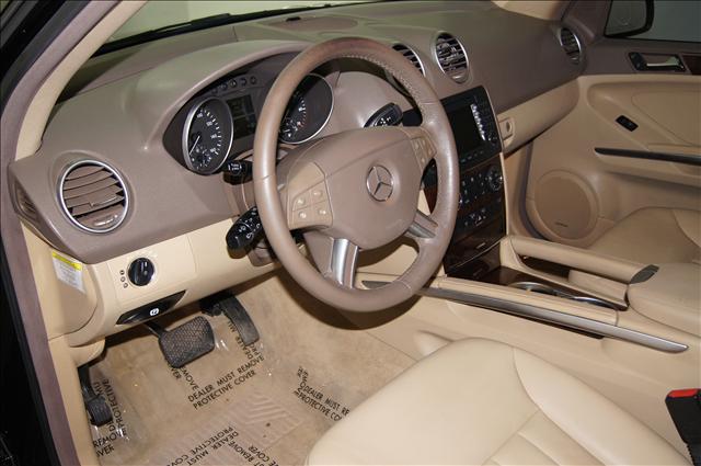 2006 Mercedes-Benz M Class W/ Navires