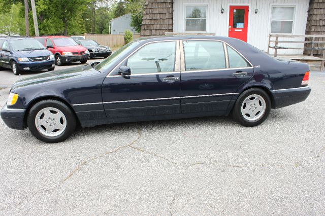1995 Mercedes-Benz S-Class Tech/rear Entertainment