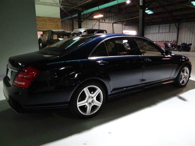 2010 Mercedes-Benz S-Class 2010 Nissan 2.0S