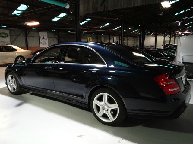 2010 Mercedes-Benz S-Class 2010 Nissan 2.0S
