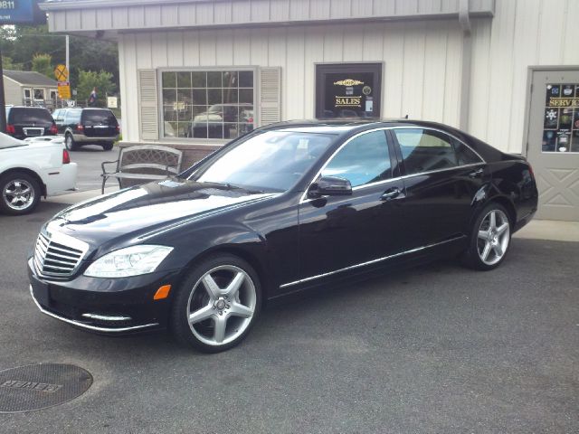 2010 Mercedes-Benz S-Class 2010 Nissan 2.0S