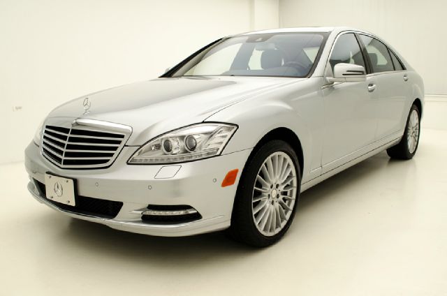 2010 Mercedes-Benz S-Class 2010 Nissan 2.0S