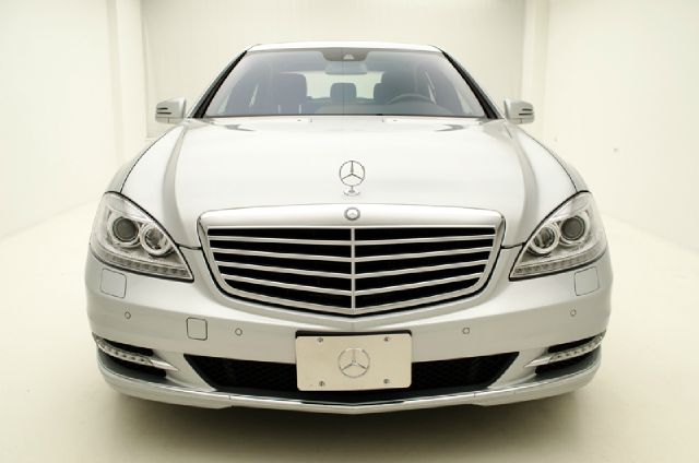 2010 Mercedes-Benz S-Class 2010 Nissan 2.0S