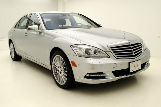 2010 Mercedes-Benz S-Class 2010 Nissan 2.0S