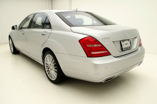 2010 Mercedes-Benz S-Class 2010 Nissan 2.0S