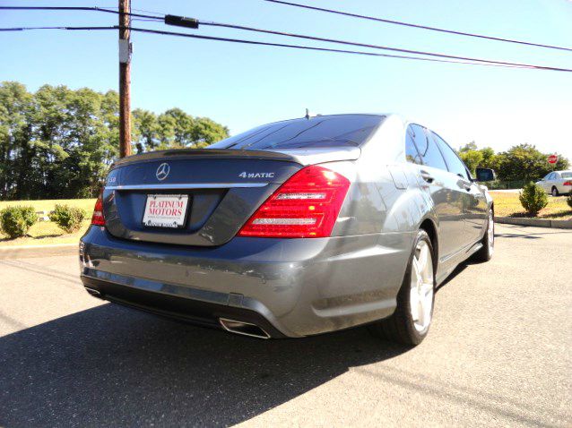 2010 Mercedes-Benz S-Class 2010 Nissan 2.0S