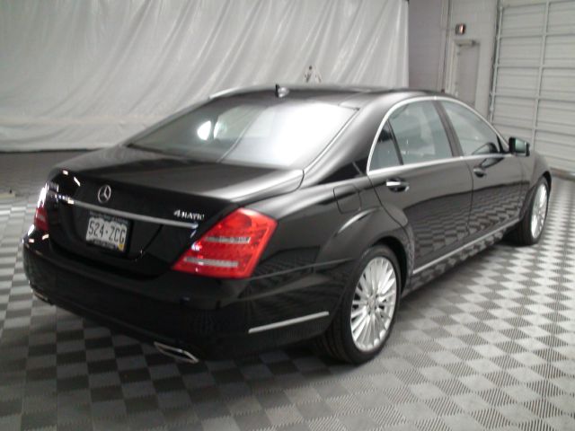 2010 Mercedes-Benz S-Class 2010 Nissan 2.0S