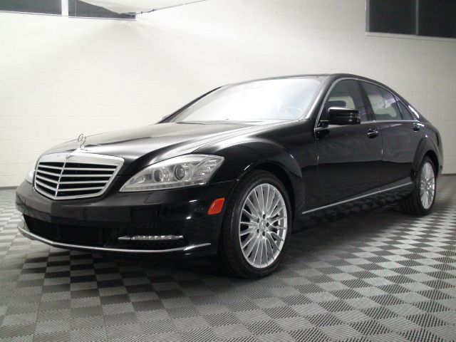 2010 Mercedes-Benz S-Class 2010 Nissan 2.0S