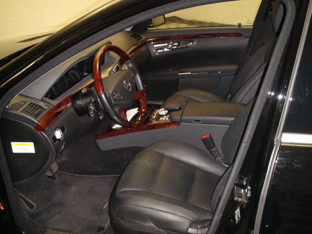 2010 Mercedes-Benz S-Class 2010 Nissan 2.0S