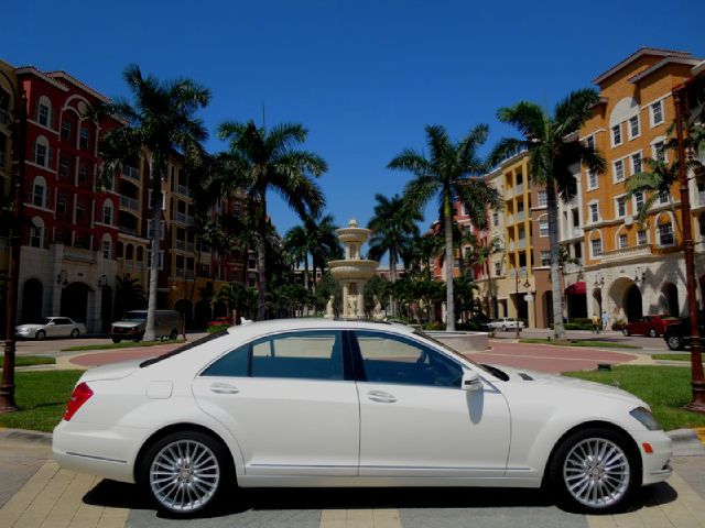 2010 Mercedes-Benz S-Class 2010 Nissan 2.0S