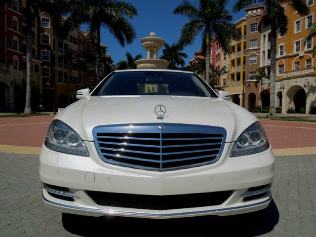 2010 Mercedes-Benz S-Class 2010 Nissan 2.0S
