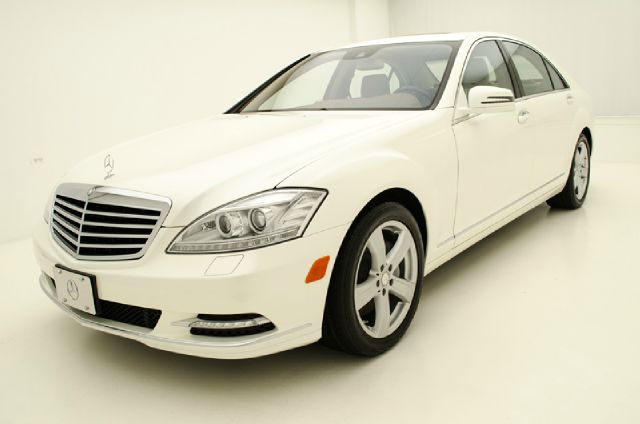 2010 Mercedes-Benz S-Class 2010 Nissan 2.0S