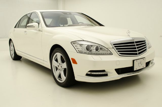 2010 Mercedes-Benz S-Class 2010 Nissan 2.0S