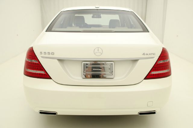 2010 Mercedes-Benz S-Class 2010 Nissan 2.0S