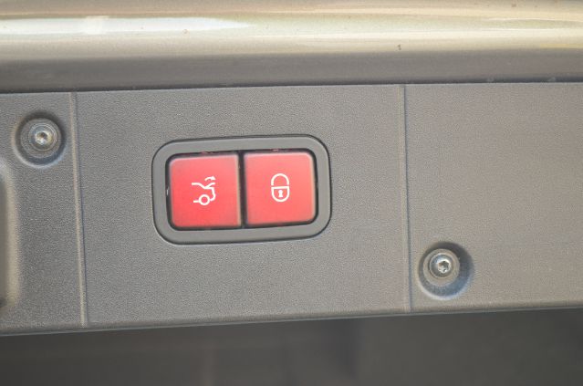 2010 Mercedes-Benz S-Class 4WD Supercab 145 Lariat