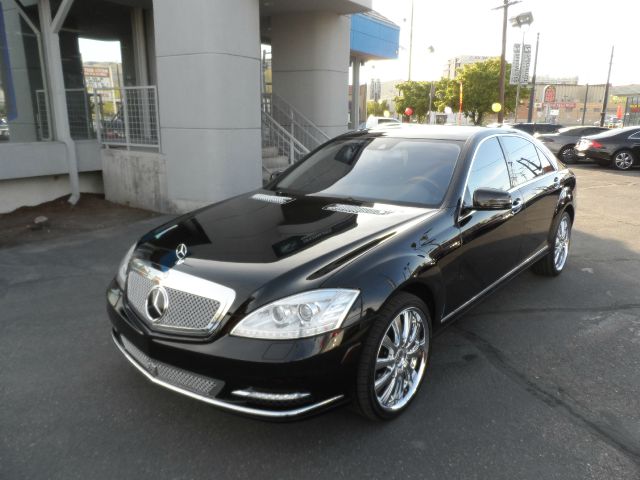2010 Mercedes-Benz S-Class 2010 Nissan 2.0S