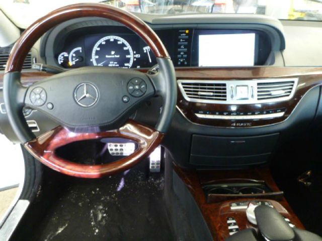 2010 Mercedes-Benz S-Class 2010 Nissan 2.0S