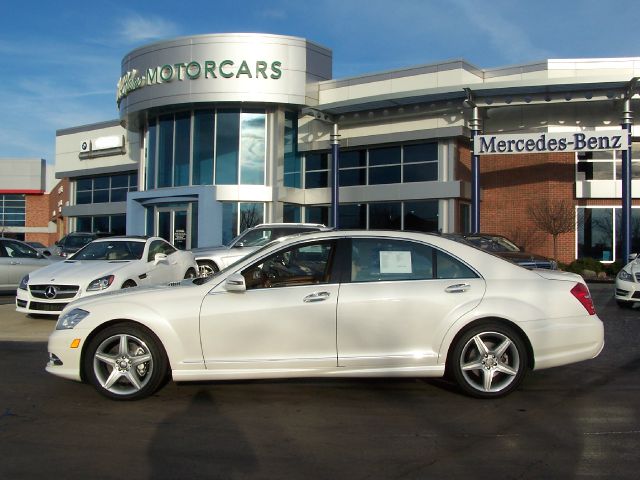 2011 Mercedes-Benz S-Class 2010 Nissan 2.0S