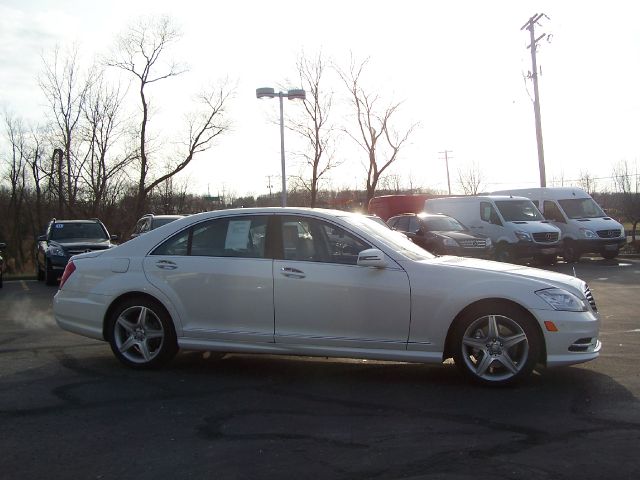 2011 Mercedes-Benz S-Class 2010 Nissan 2.0S