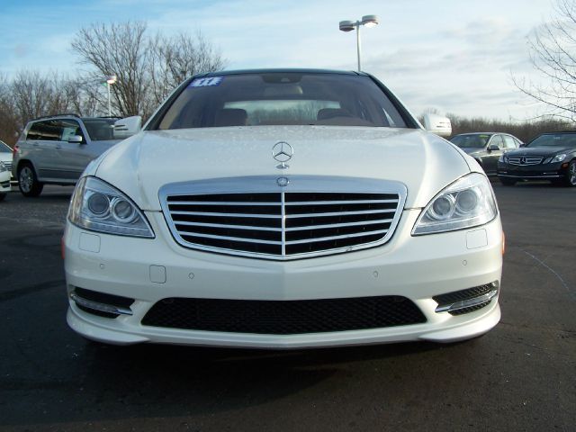 2011 Mercedes-Benz S-Class 2010 Nissan 2.0S