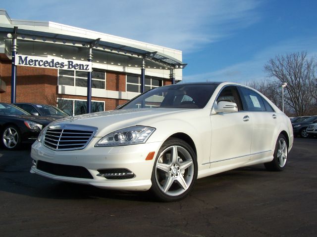 2011 Mercedes-Benz S-Class 2010 Nissan 2.0S