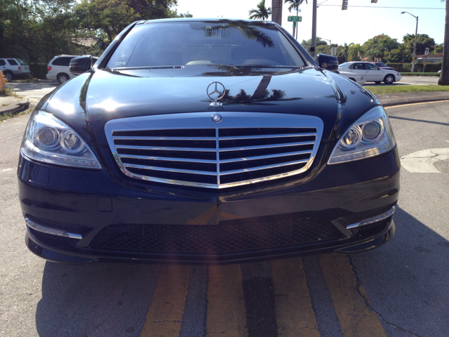 2011 Mercedes-Benz S-Class 2010 Nissan 2.0S