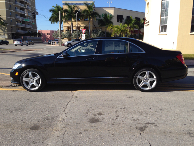 2011 Mercedes-Benz S-Class 2010 Nissan 2.0S