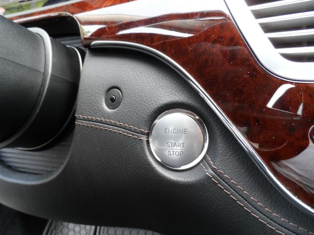 2011 Mercedes-Benz S-Class 2010 Nissan 2.0S