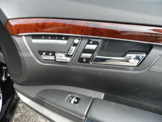 2011 Mercedes-Benz S-Class 2010 Nissan 2.0S