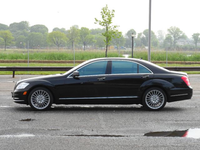 2011 Mercedes-Benz S-Class 2010 Nissan 2.0S