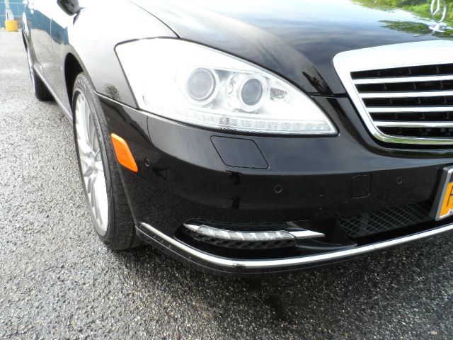 2011 Mercedes-Benz S-Class 2010 Nissan 2.0S