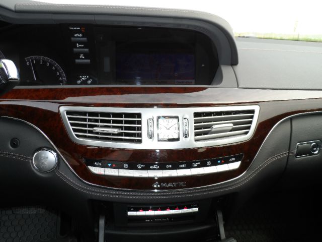 2011 Mercedes-Benz S-Class 2010 Nissan 2.0S