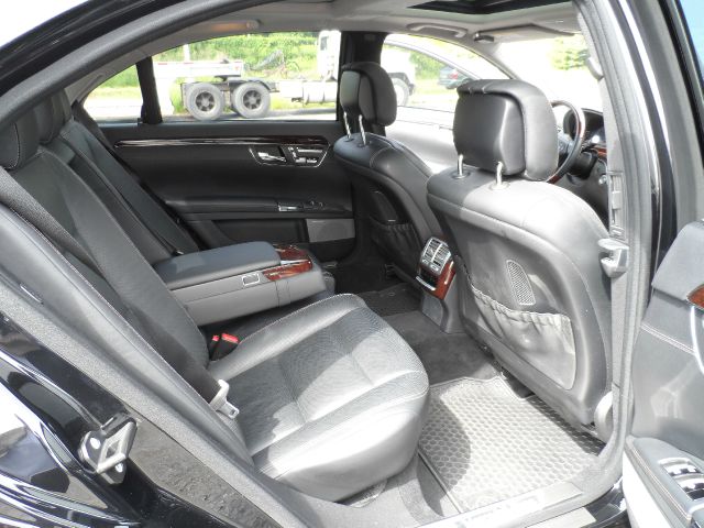 2011 Mercedes-Benz S-Class 2010 Nissan 2.0S