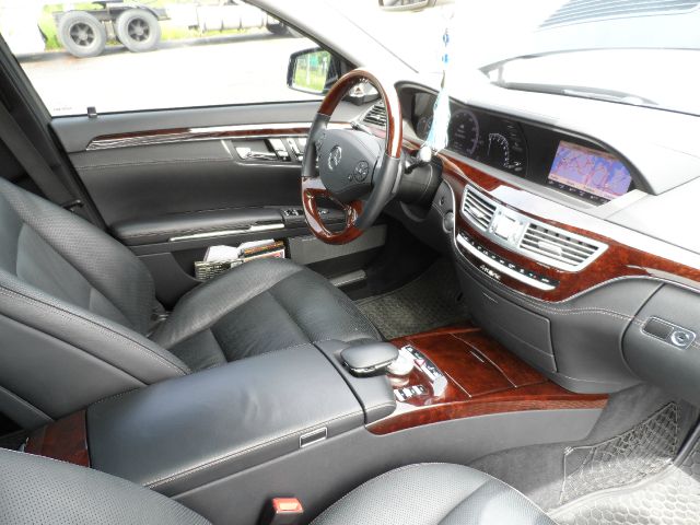 2011 Mercedes-Benz S-Class 2010 Nissan 2.0S
