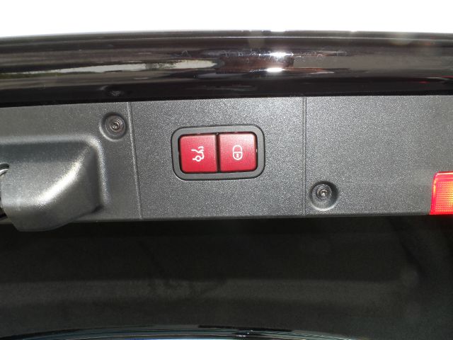 2011 Mercedes-Benz S-Class 2010 Nissan 2.0S