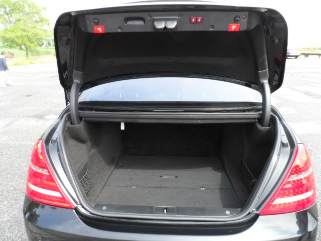 2011 Mercedes-Benz S-Class 2010 Nissan 2.0S