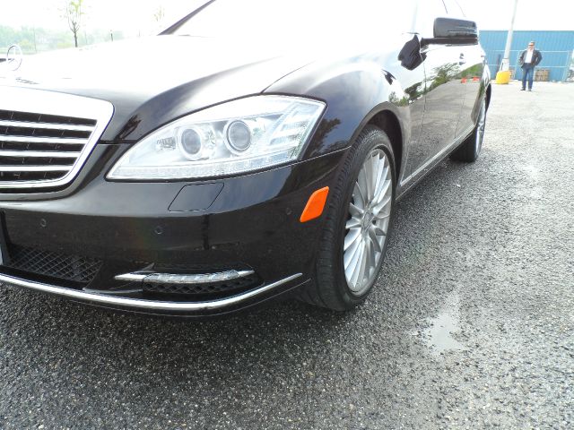 2011 Mercedes-Benz S-Class 2010 Nissan 2.0S