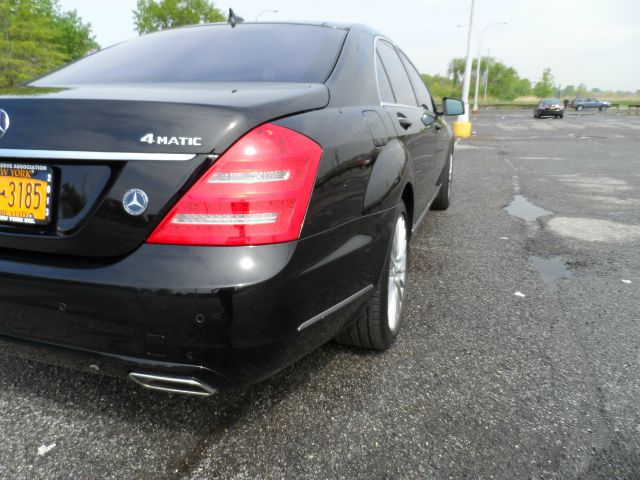2011 Mercedes-Benz S-Class 2010 Nissan 2.0S
