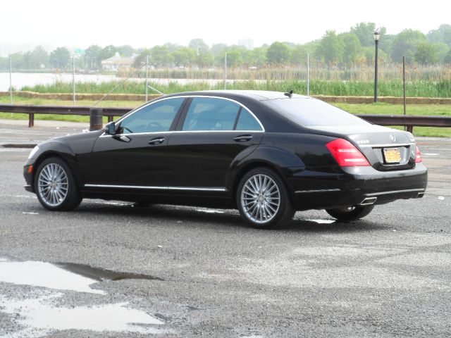 2011 Mercedes-Benz S-Class 2010 Nissan 2.0S