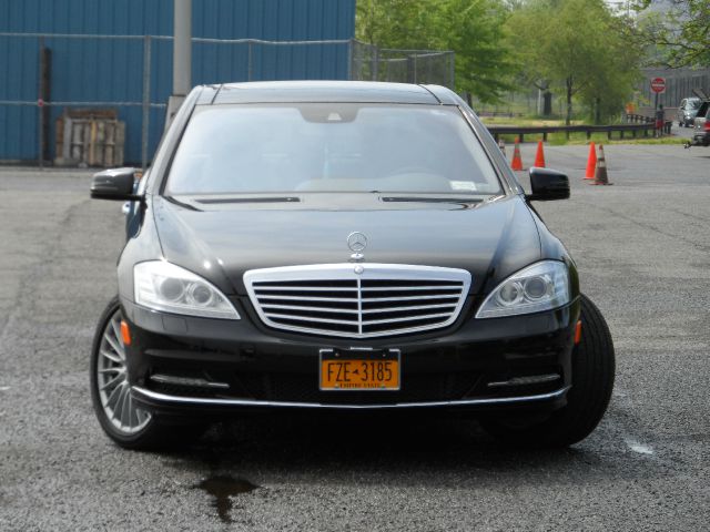 2011 Mercedes-Benz S-Class 2010 Nissan 2.0S