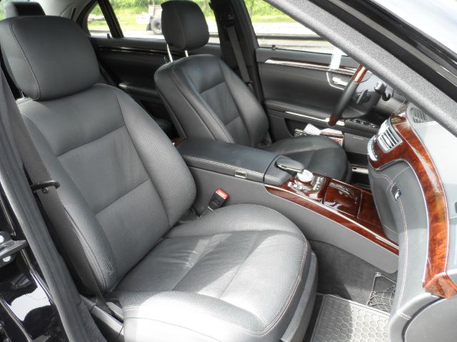 2011 Mercedes-Benz S-Class 2010 Nissan 2.0S