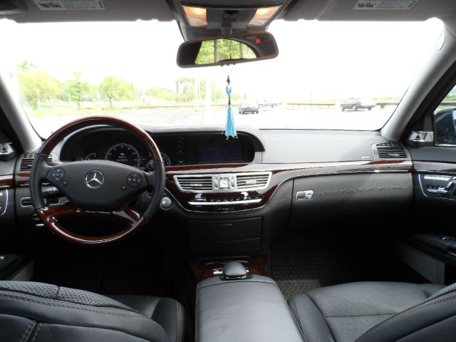 2011 Mercedes-Benz S-Class 2010 Nissan 2.0S
